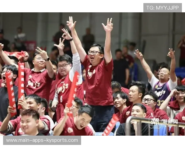 主场球迷制造声势,球队拿下关键三分