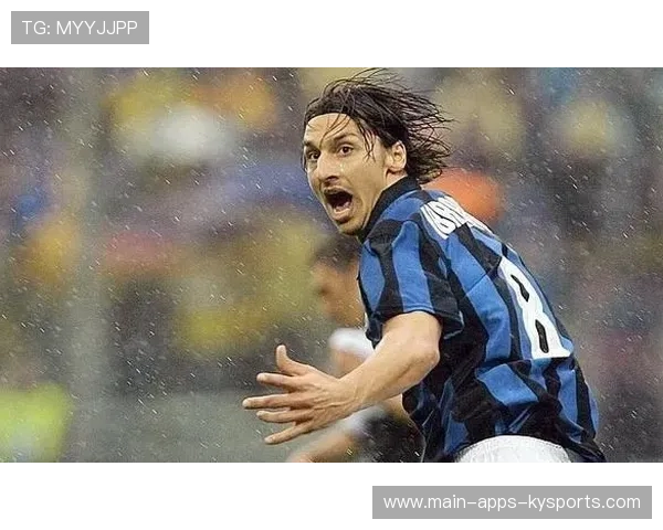 伊布酒吧合影引粉丝疯狂,老将魅力不减当年