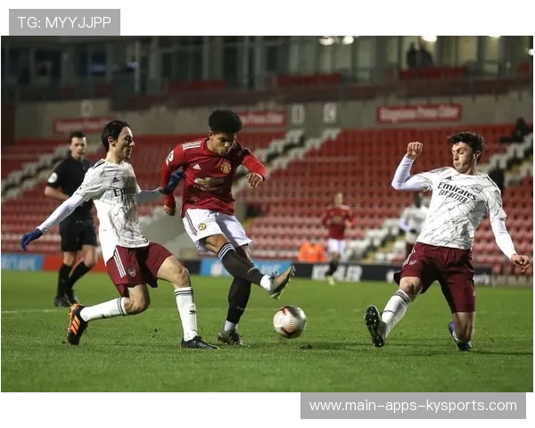 曼联青训传控训练节奏更紧凑，未来星辰耀赛场