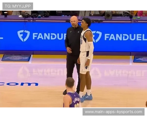 洛杉矶快船险胜洛杉矶湖人，邓恩弱侧补防到位，镜头捕捉到细节