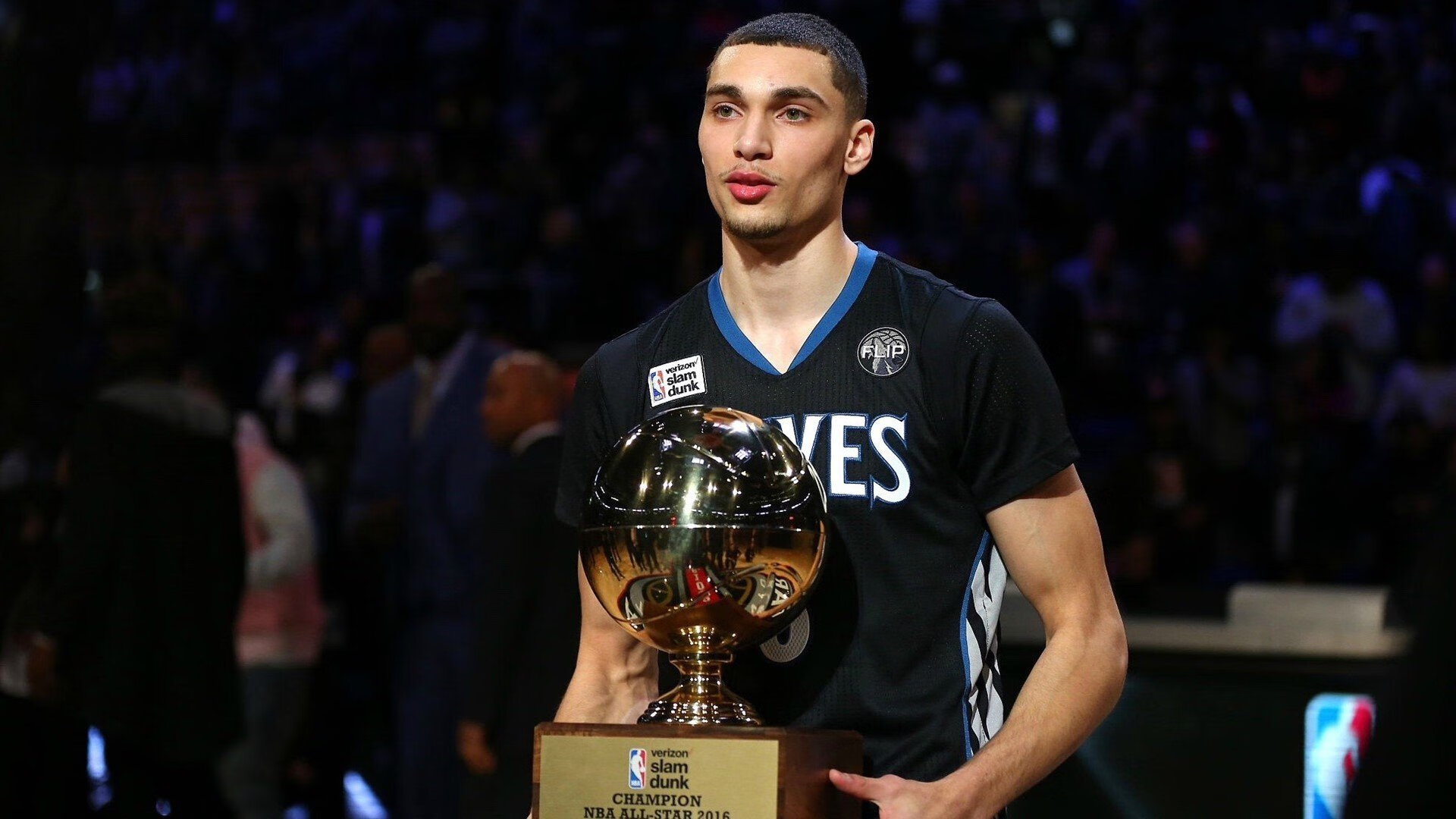 爱德华兹37分兰德尔三双,森林狼主场击败爵士,篮网爱德华兹